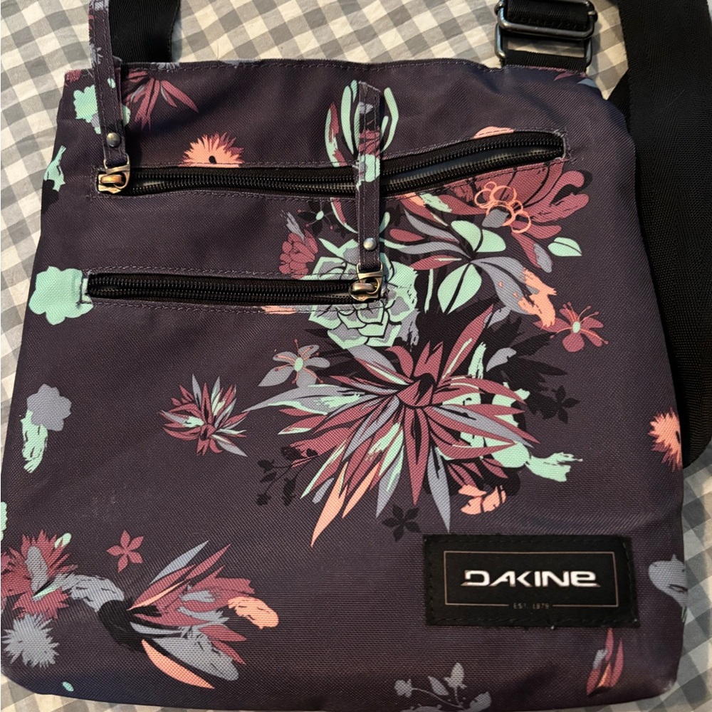 Dakine Floral Crossbody Bag - Black and Pink